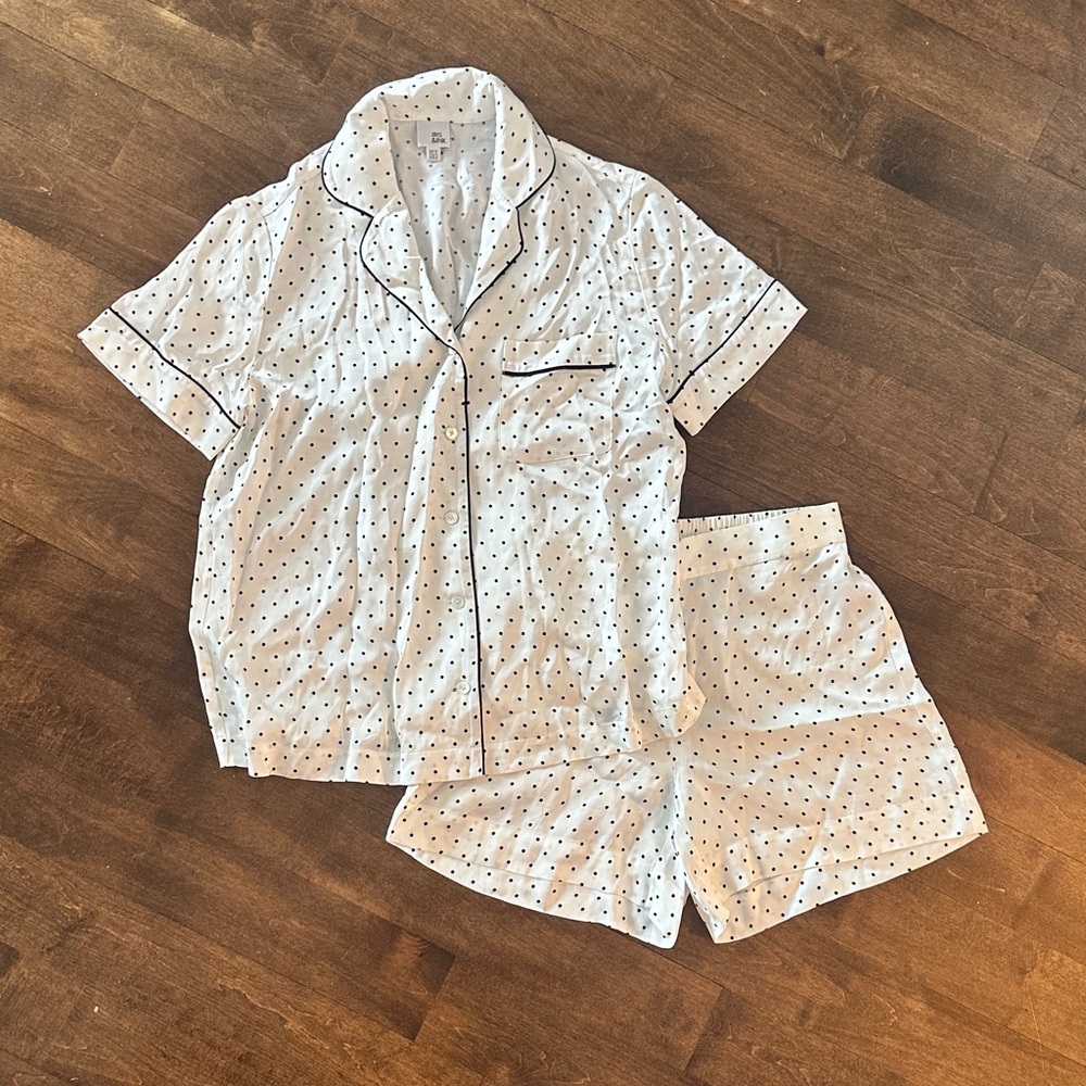 Cute Iris & Ink pyjama set. Size xs